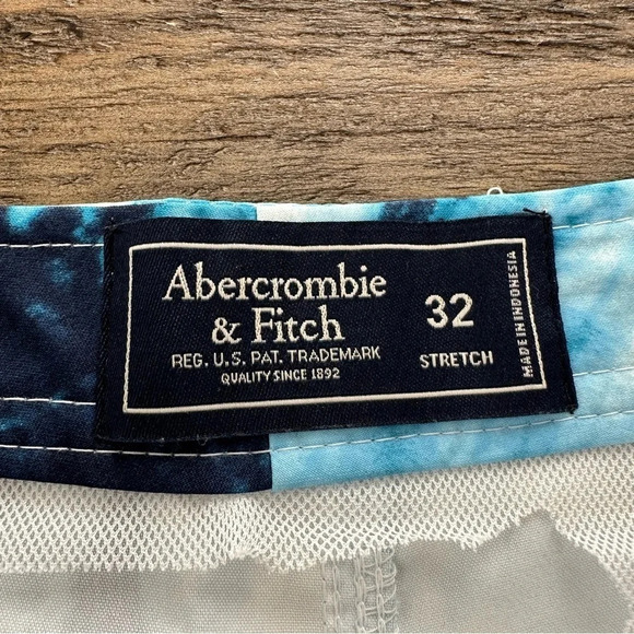 Abercrombie & Fitch Mens 32 Blue Tie Dye Printed Board Shorts Stretch Swimwear - Picture 2 of 4